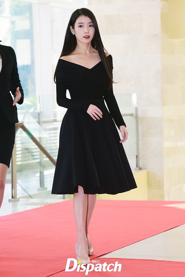 Sao Hàn diện váy áo trễ vai ảnh 8 Sao Han dien vay ao tre vai anh 8