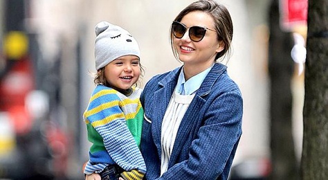 Street style yeu thich cua Miranda Kerr hinh anh