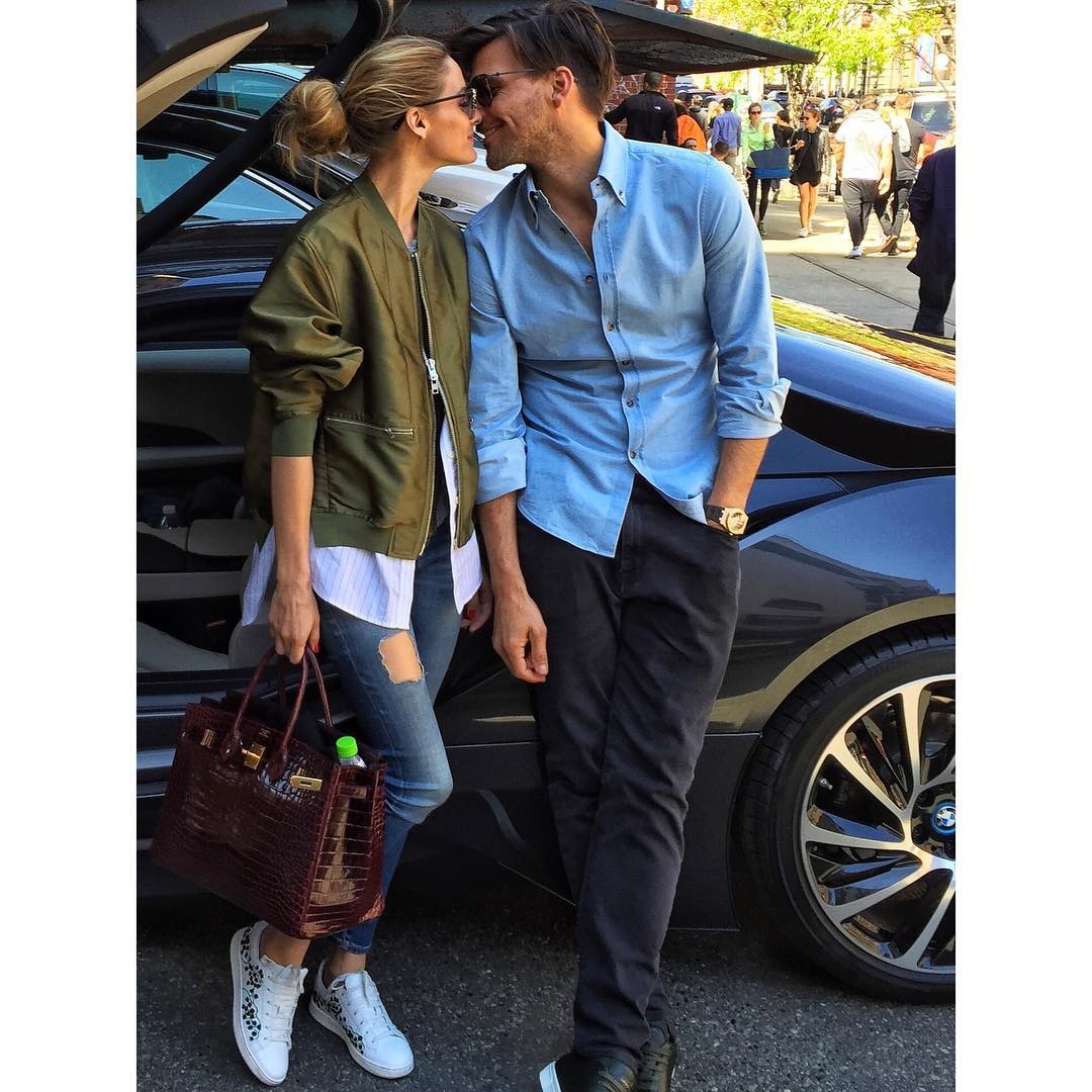 Olivia Palemo thích sneakers họa tiết in hoa ảnh 6 Olivia Palemo thich sneakers hoa tiet in hoa anh 6