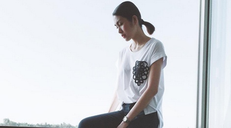 Sao tro tai mix ao thun basic trong he nang nong hinh anh