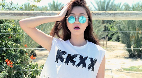15 kieu ao thun trang duoc ban gai yeu thich ngay he hinh anh
