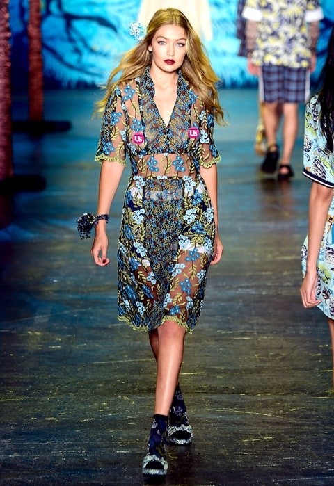 Gigi Hadid dien vay xuyen thau anh 2