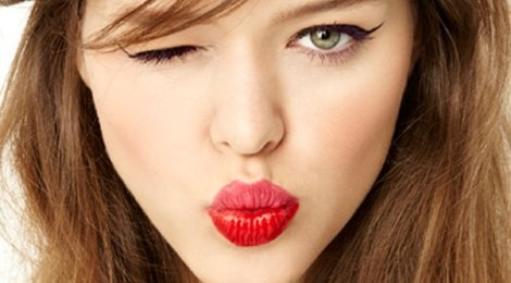 Phong cach to son 2 mau cho ban gai ca tinh hinh anh