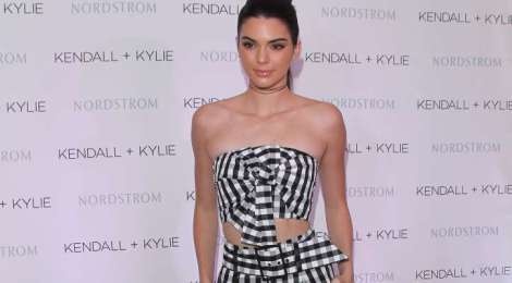 Dien ke den trang chuan nhu Kendall Jenner hinh anh