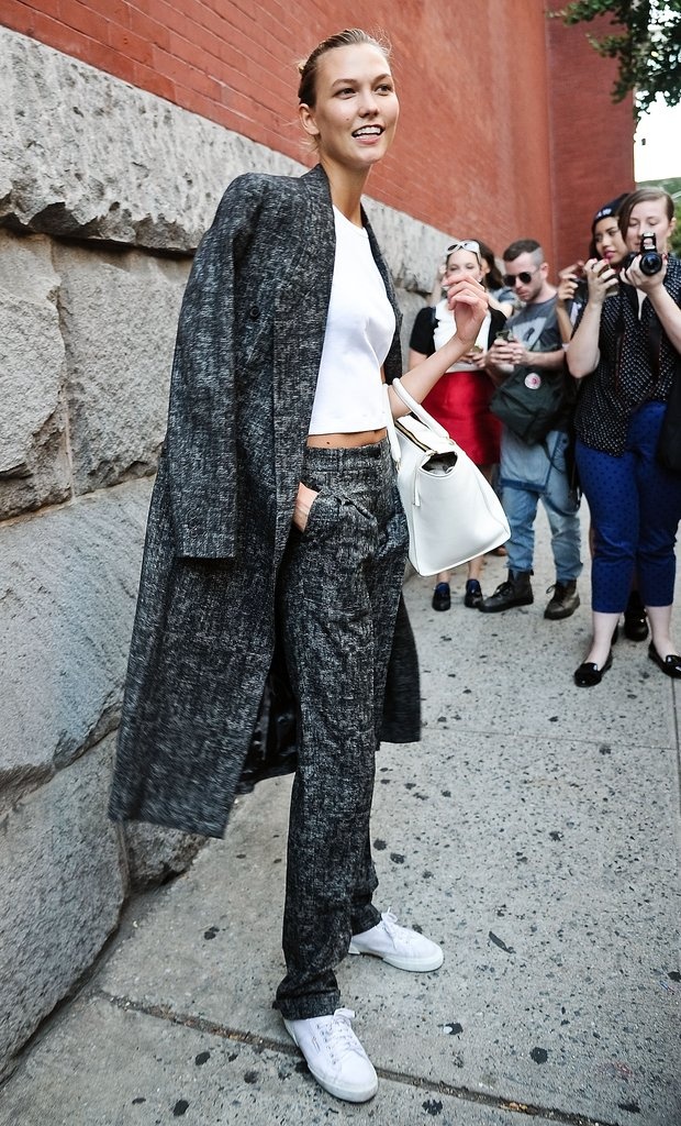 Karlie Kloss với sneaker trắng ảnh 7 Karlie Kloss voi sneaker trang anh 7