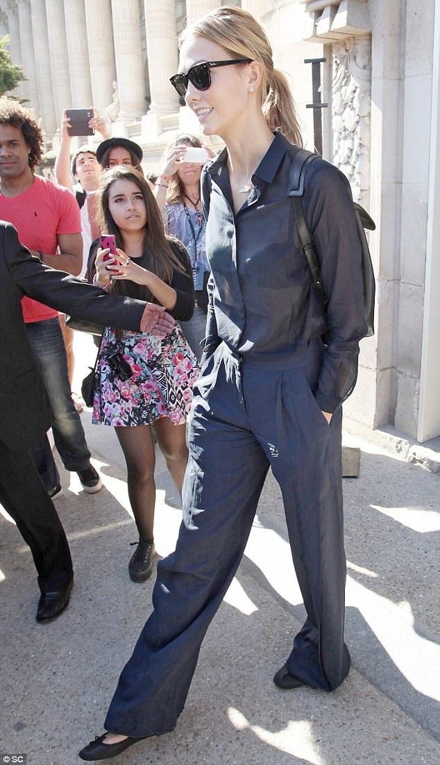 Mac quan ong rong nhu Karlie Kloss anh 10