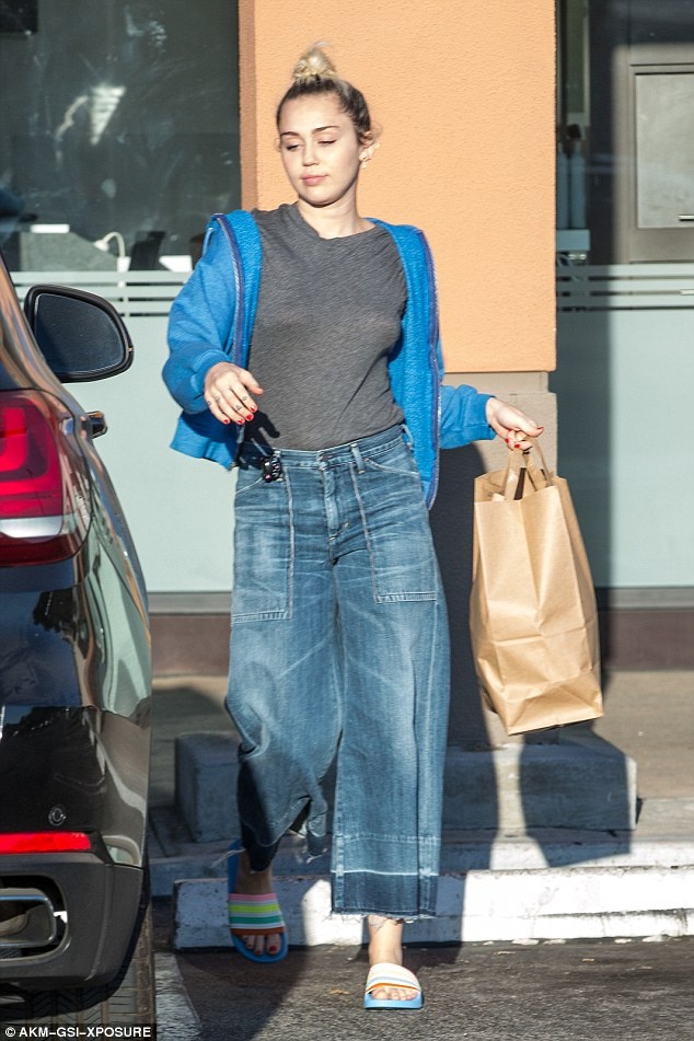 Xu hướng quần culottes denim gây sốt ảnh 6 Xu huong quan culottes denim gay sot anh 6