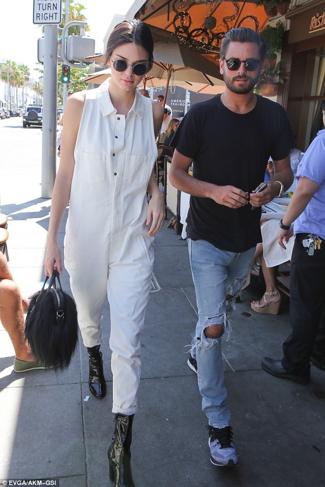 Bo suu tap jumpsuit cua Kendall Jenner anh 3