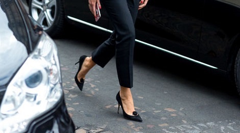 10 doi giay co ban nen co trong tu do ban gai hinh anh