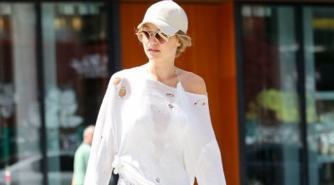 Mot ao thun cai bang duoc sao ngoai yeu thich hinh anh