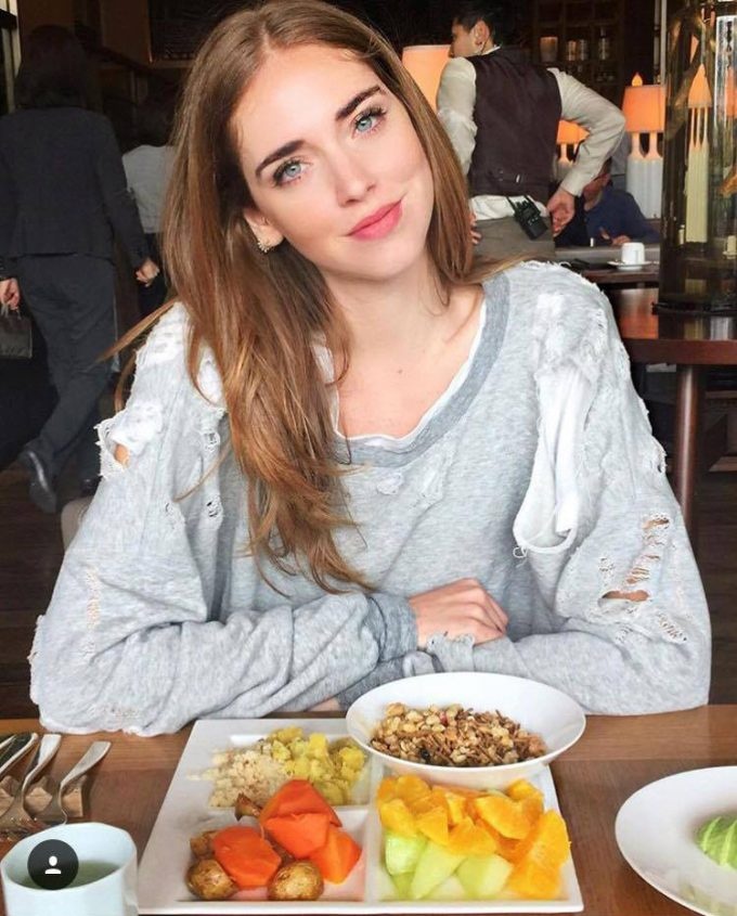 Sao ngoại diện áo thun rách ảnh 9 Sao ngoai dien ao thun rach anh 9