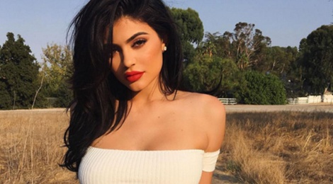 10 xu huong thoi trang cach day 20 nam van duoc sao ua thich hinh anh