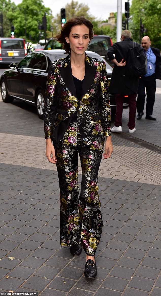 Hoa tiet theu duoc long sao ngoai anh 2