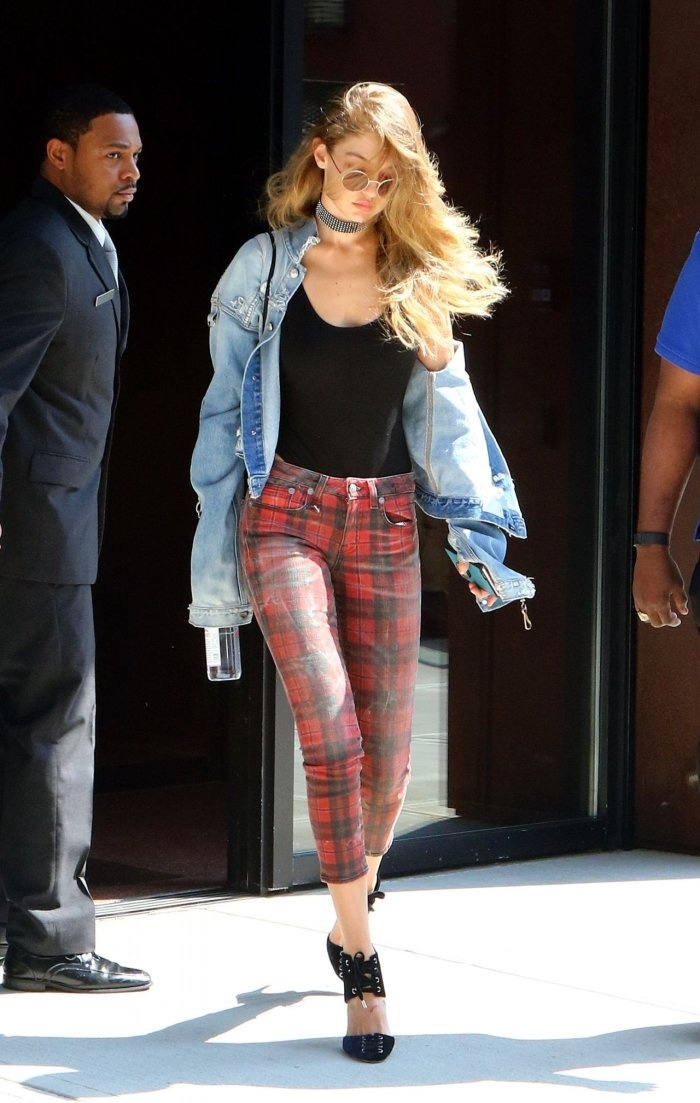 Gigi Hadid diện áo khoác denim sành điệu ảnh 9 Gigi Hadid dien ao khoac denim sanh dieu anh 9