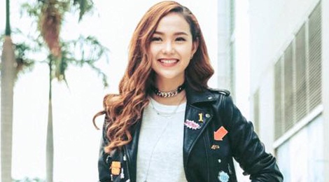 Minh Hang an gian tuoi voi vay ao dinh sticker hinh anh
