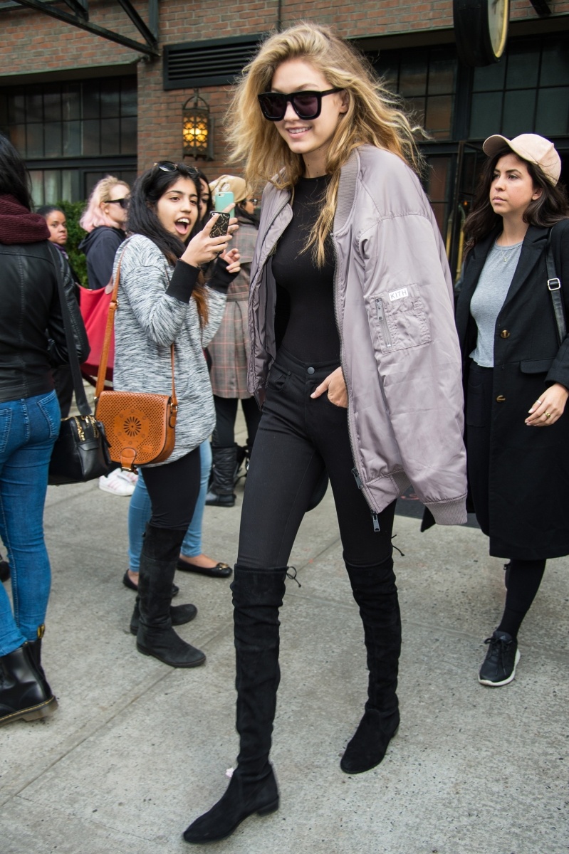 Diện áo khoác bomber như Gigi Had ảnh 9 Dien ao khoac bomber nhu Gigi Had anh 9