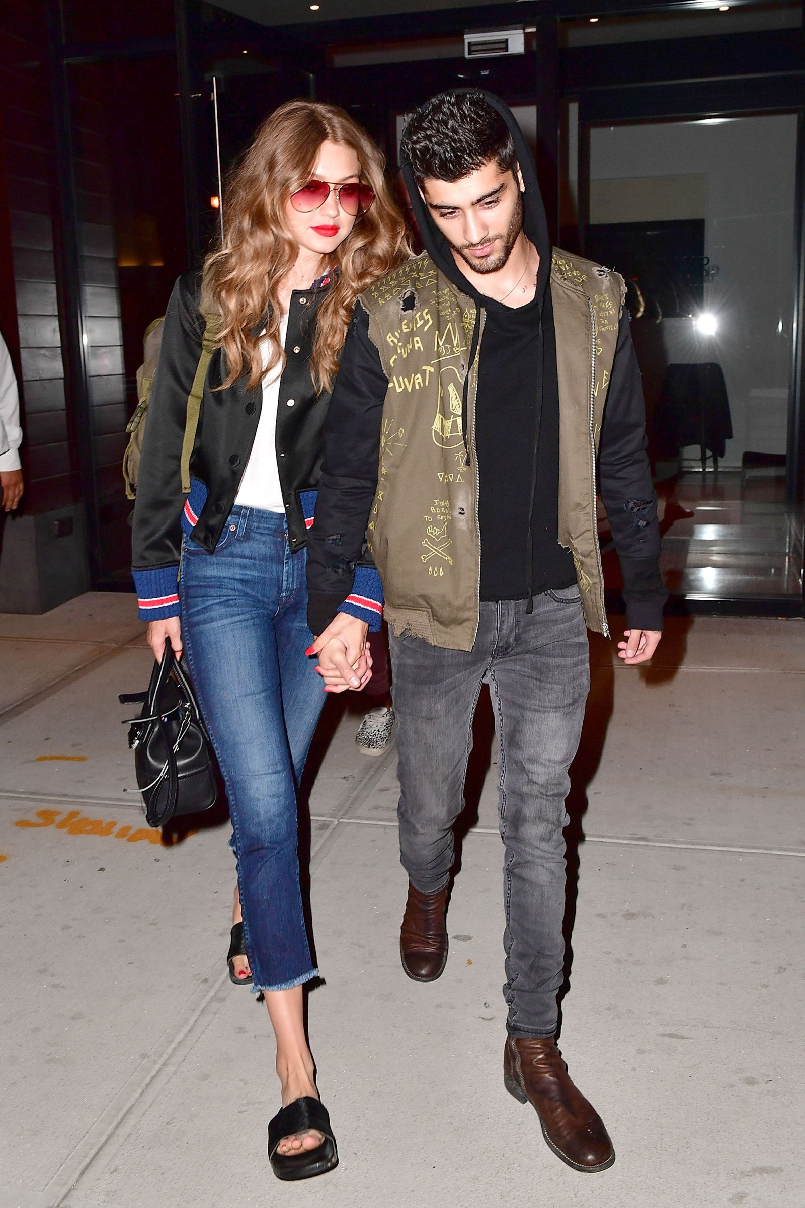 Diện áo khoác bomber như Gigi Had ảnh 4 Dien ao khoac bomber nhu Gigi Had anh 4