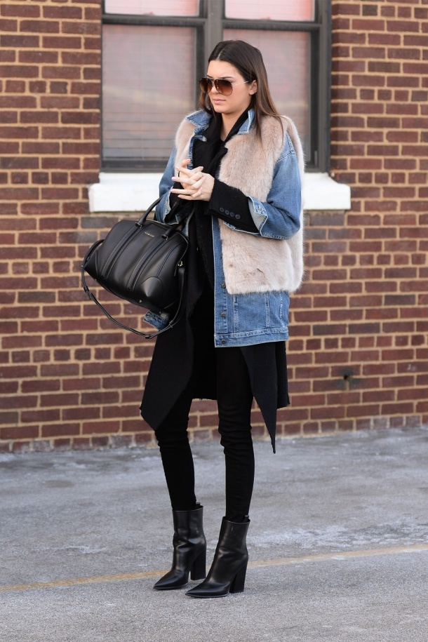 Kiểu áo khoác trong tủ đồ đông của Kendall Jenner ảnh 3 Kieu ao khoac trong tu do dong cua Kendall Jenner anh 3