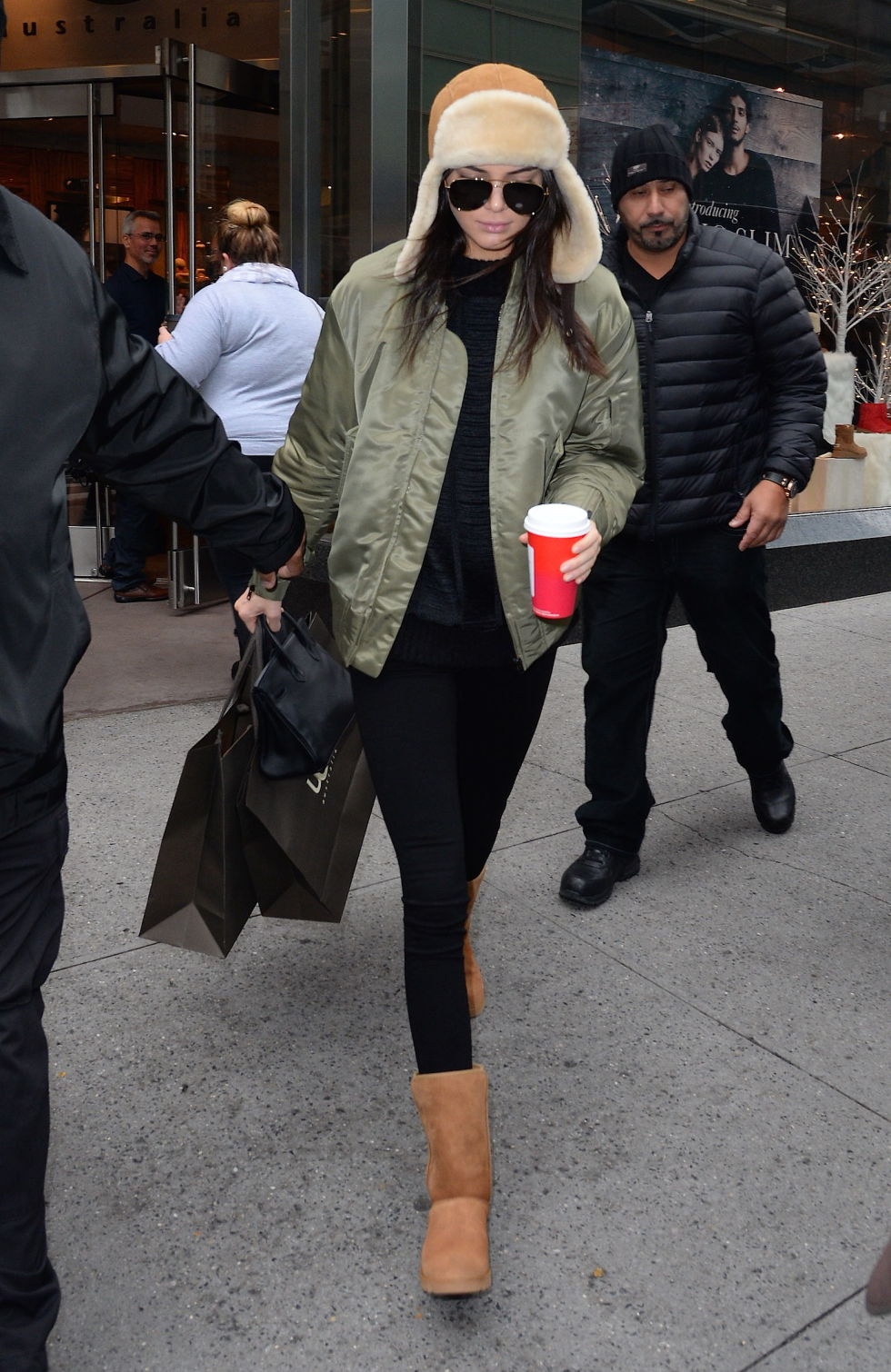 Kiểu áo khoác trong tủ đồ đông của Kendall Jenner ảnh 7 Kieu ao khoac trong tu do dong cua Kendall Jenner anh 7