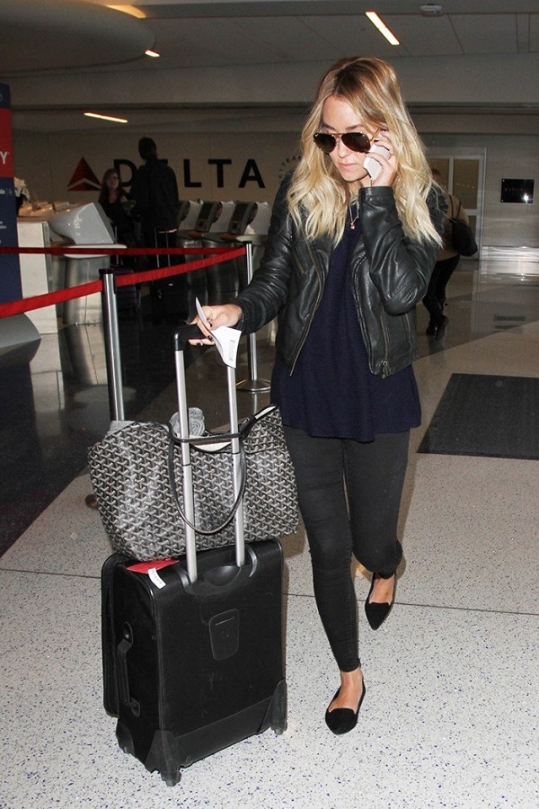 Sao ngoai chung minh quan jean den khong loi thoi anh 12