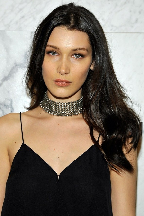 Sao ngoai rang ro voi toc nau anh 6