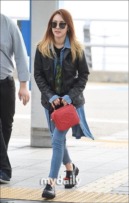 Sao Hàn phối đồ với áo khoác denim ảnh 10 Sao Han phoi do voi ao khoac denim anh 10