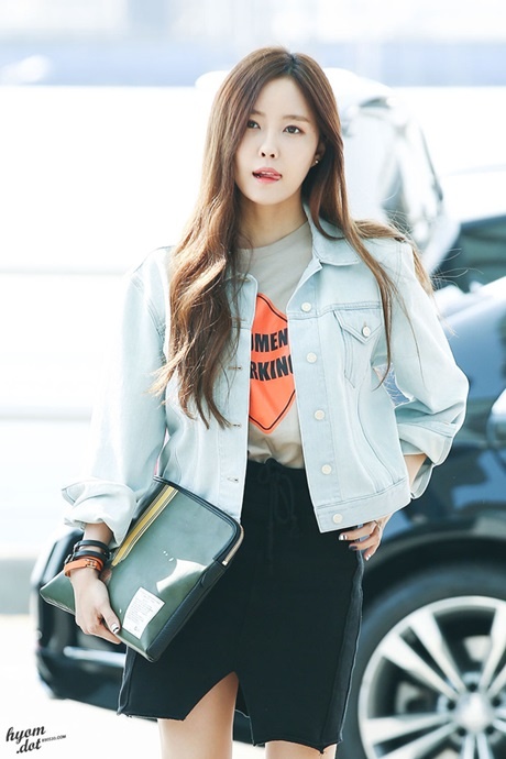 Sao Hàn phối đồ với áo khoác denim ảnh 11 Sao Han phoi do voi ao khoac denim anh 11