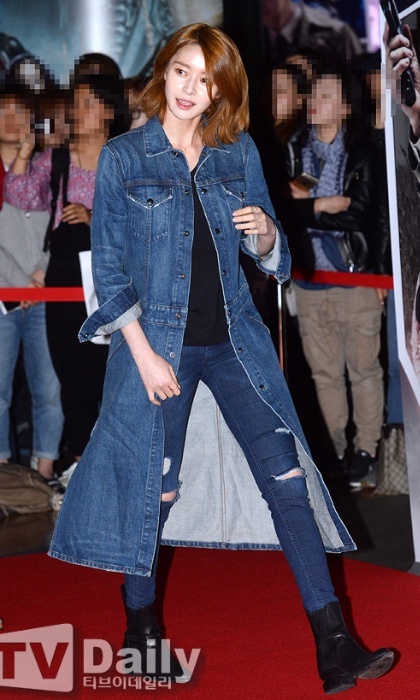 Sao Hàn phối đồ với áo khoác denim ảnh 3 Sao Han phoi do voi ao khoac denim anh 3