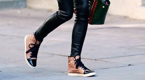 Sneaker cao co la mon do khong the thieu ngay lanh hinh anh
