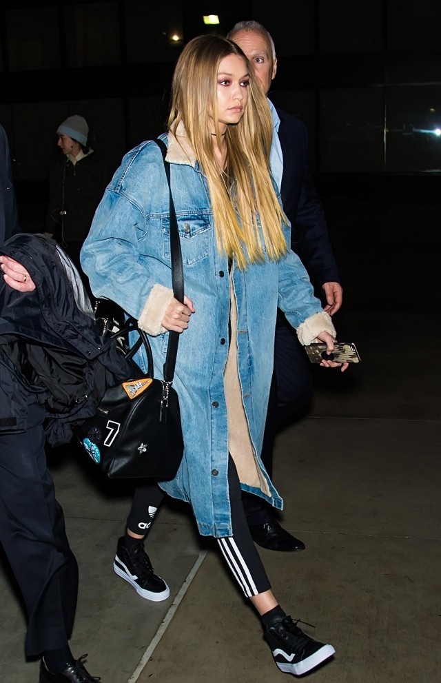 Sao ngoại diện sneaker cao cổ ảnh 1 Sao ngoai dien sneaker cao co anh 1