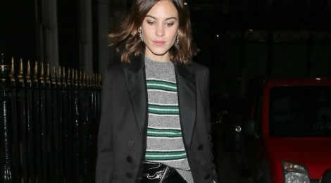 Dien chan vay mini ngay lanh nhu sao ngoai hinh anh