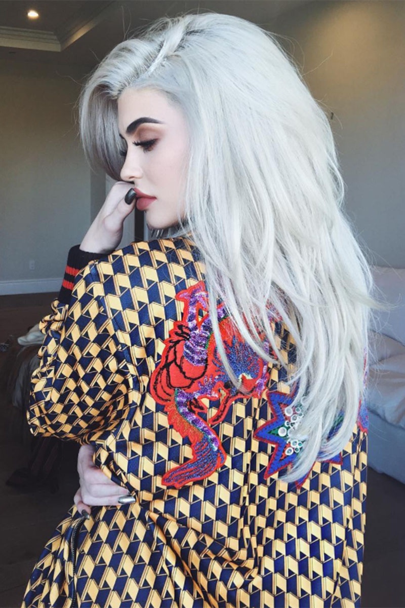 Sao ngoai thich mau toc nao anh 1