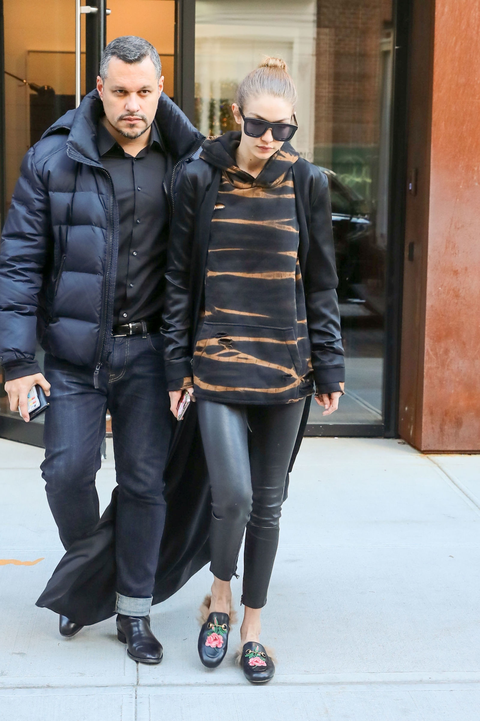 Gigi Hadid diện quần da ảnh 3 Gigi Hadid dien quan da anh 3