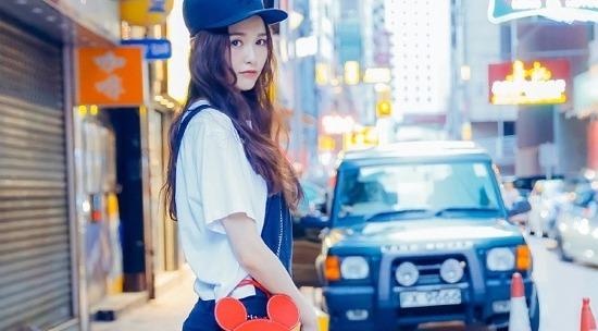 My nhan Hoa ngu sanh dieu voi quan yem hinh anh