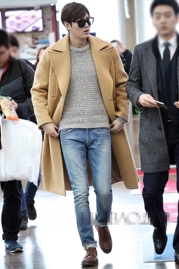 Lee Min Ho mac trench coat anh 3