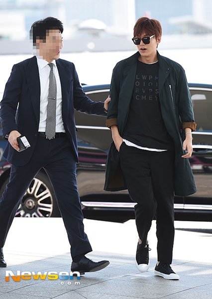 Lee Min Ho mac trench coat anh 4