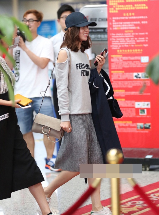 Sao Hoa ngu dien giay the thao anh 9