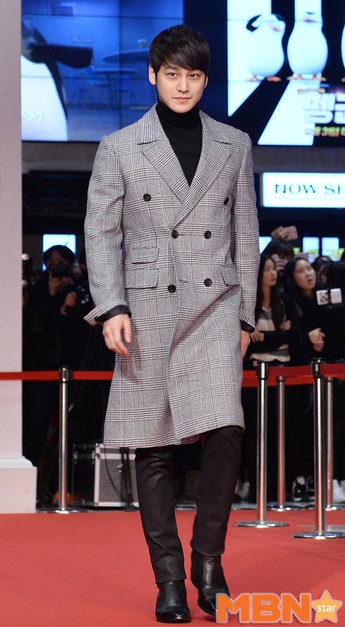 Sao Han mac ao khoac ke caro anh 8