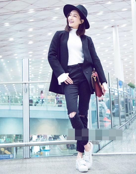 Sao Hoa ngu mac quan jean rach anh 11