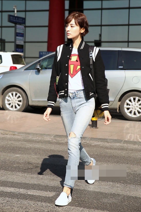 Sao Hoa ngu mac quan jean rach anh 12