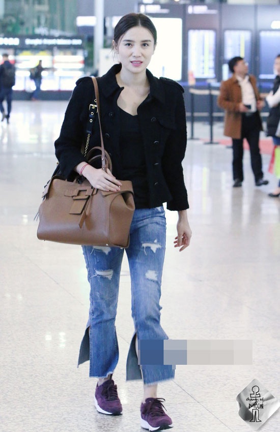 Sao Hoa ngu mac quan jean rach anh 7