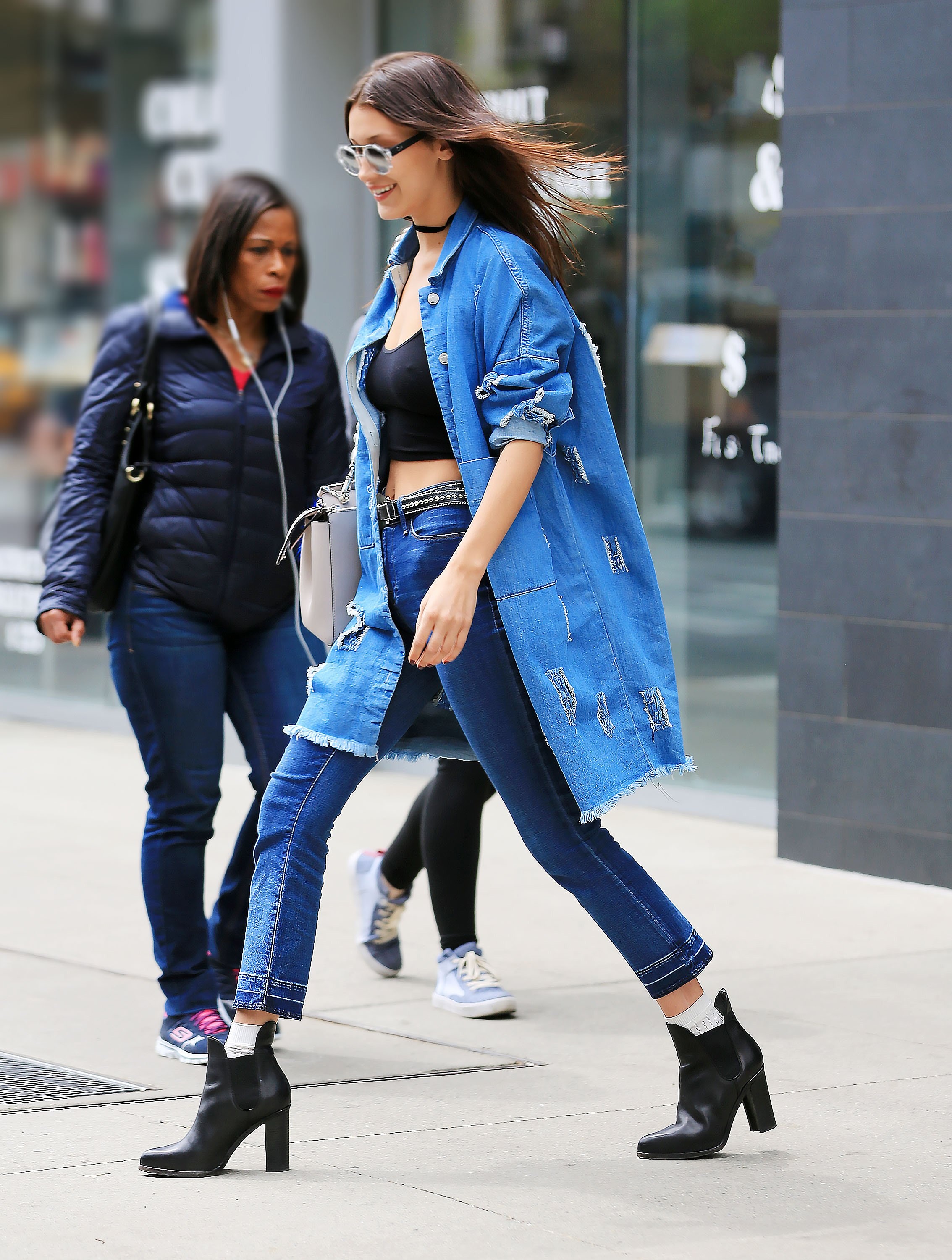 Bella Hadid diện denim on denim ảnh 1 Bella Hadid dien denim on denim anh 1