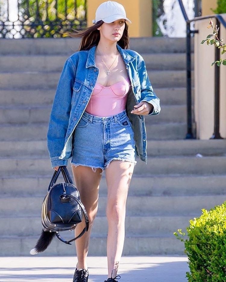 Bella Hadid diện denim on denim ảnh 2 Bella Hadid dien denim on denim anh 2