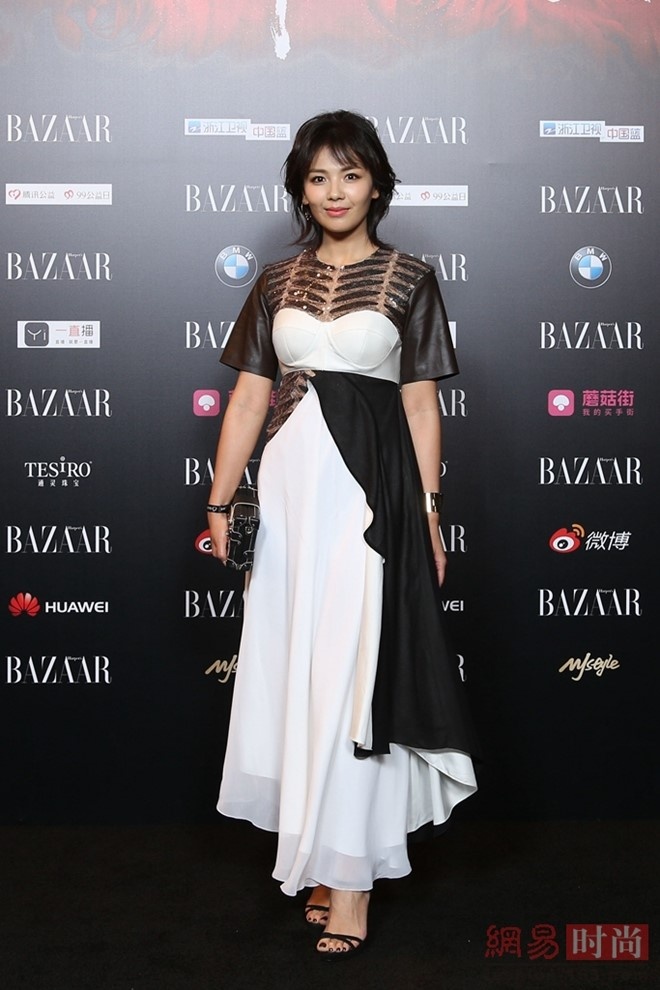 Sao Hoa ngu dien vay den trang anh 7