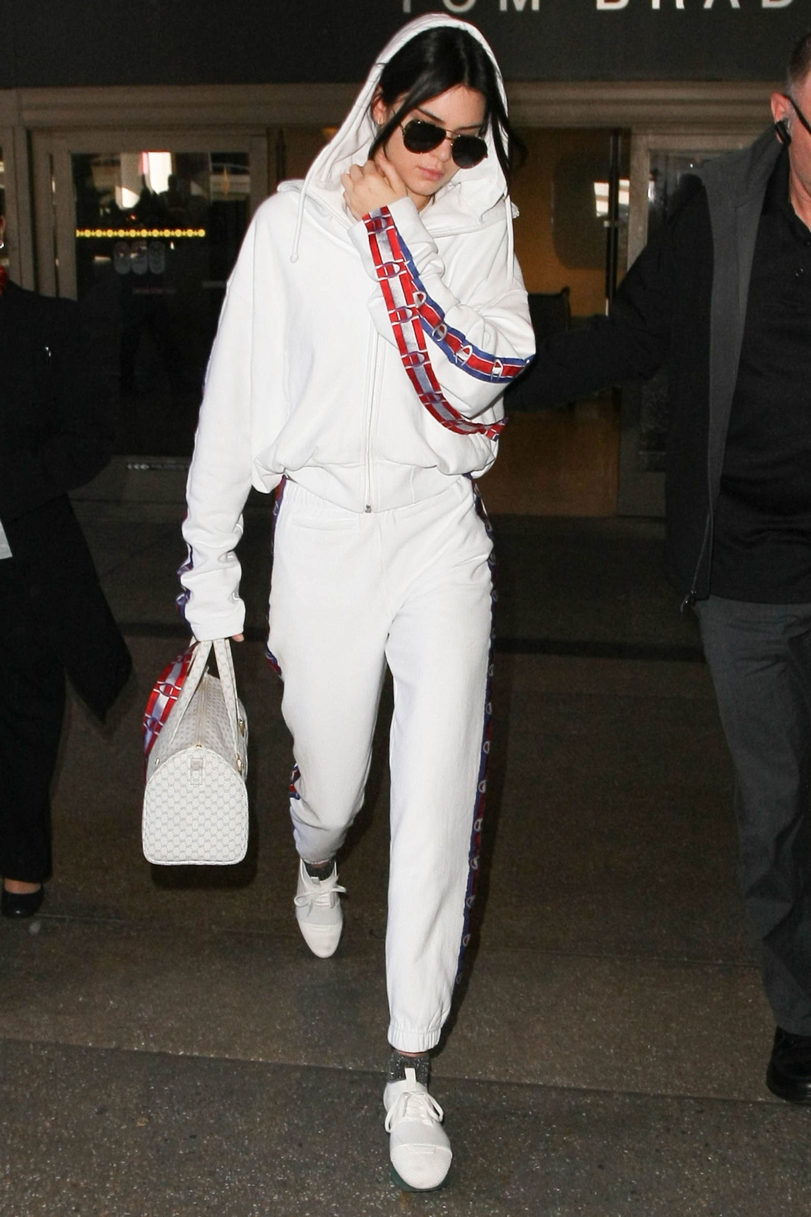 Sao thế giới diện áo hoodie ảnh 1 Sao the gioi dien ao hoodie anh 1