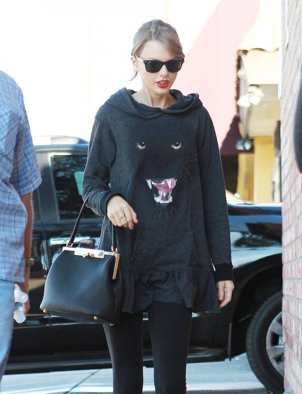 Sao thế giới diện áo hoodie ảnh 10 Sao the gioi dien ao hoodie anh 10