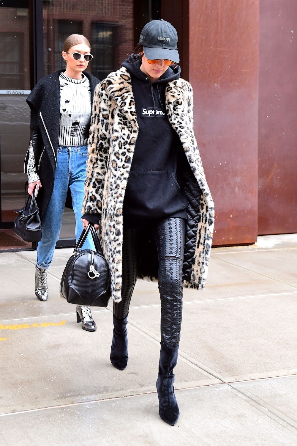 Sao thế giới diện áo hoodie ảnh 3 Sao the gioi dien ao hoodie anh 3