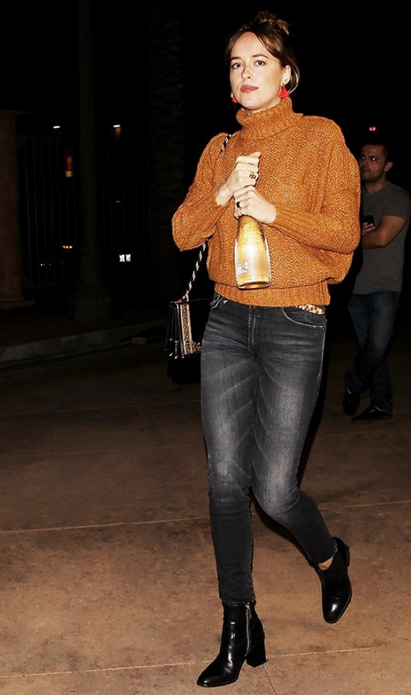 Street style của Dakota Johnson ảnh 10 Street style cua Dakota Johnson anh 10