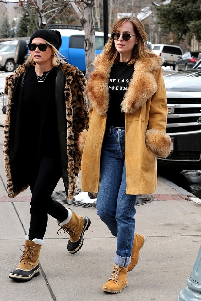 Street style của Dakota Johnson ảnh 3 Street style cua Dakota Johnson anh 3