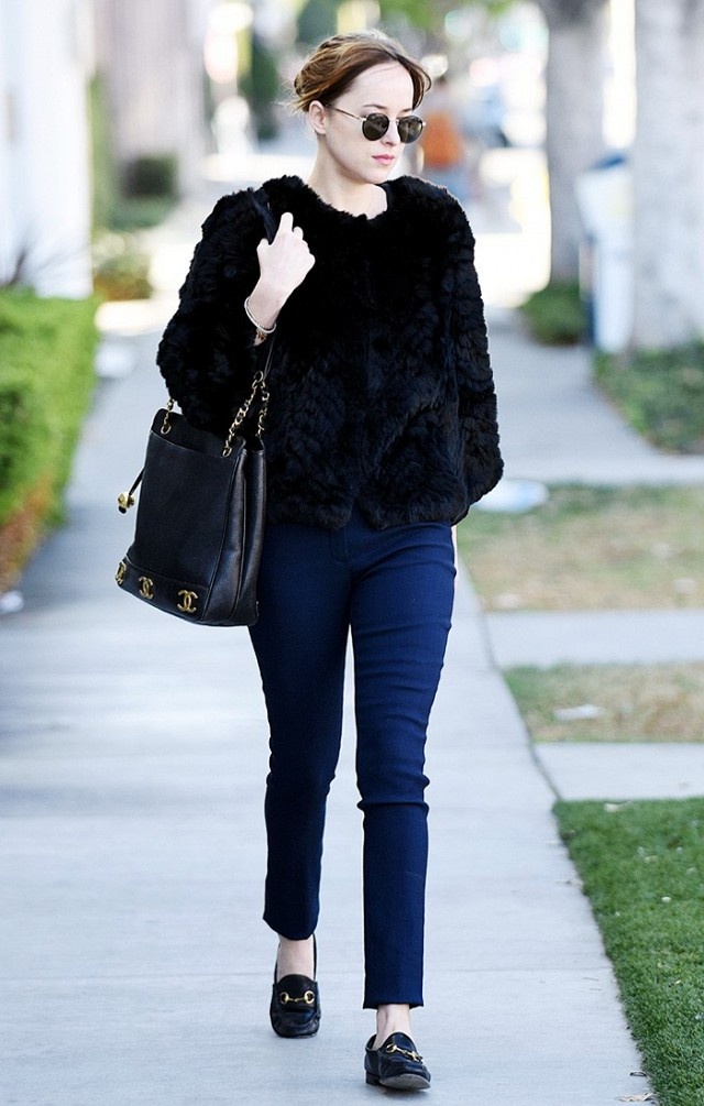 Street style của Dakota Johnson ảnh 5 Street style cua Dakota Johnson anh 5